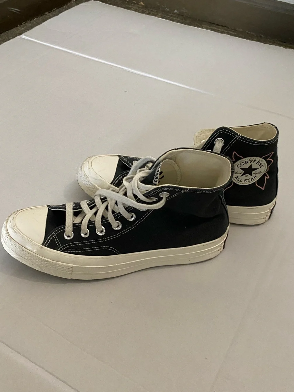 Classic Black High-Top Canvas Sneakers with White Soles Women’s 10 Roses - Picture 4 of 7